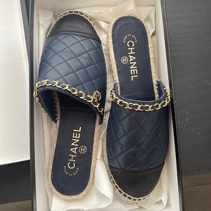 CHANEL Espadrilles